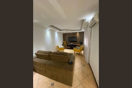 Sala de casa à venda com 4 quartos, 360m² em Novo das Indústrias, Belo Horizonte