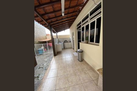 Casa à venda com 360m², 4 quartos e 2 vagasÁrea de serviço