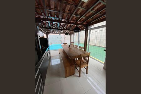 Casa à venda com 360m², 4 quartos e 2 vagasÁrea externa