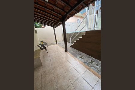 Casa à venda com 360m², 4 quartos e 2 vagasÁrea externa