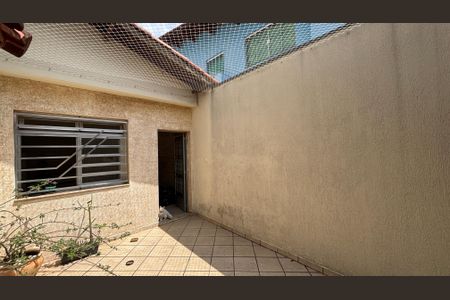 Casa para alugar com 238m², 2 quartos e 2 vagas Casa para alugar com 238m², 2 quartos e 2 vagasQuintal