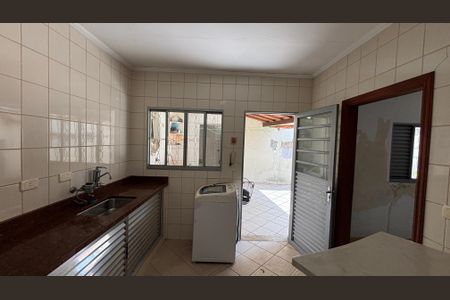 Casa para alugar com 238m², 2 quartos e 2 vagas Casa para alugar com 238m², 2 quartos e 2 vagasEdícula - Cozinha