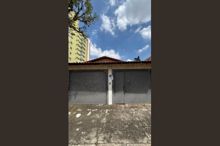 Casa para alugar com 238m², 2 quartos e 2 vagas Casa para alugar com 238m², 2 quartos e 2 vagasFachada