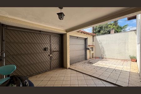 Casa para alugar com 238m², 2 quartos e 2 vagas Casa para alugar com 238m², 2 quartos e 2 vagasGaragem