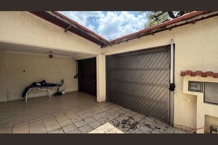 Casa para alugar com 238m², 2 quartos e 2 vagas Casa para alugar com 238m², 2 quartos e 2 vagasGaragem