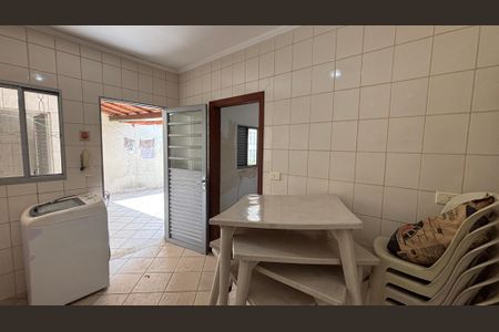 Casa para alugar com 238m², 2 quartos e 2 vagas Casa para alugar com 238m², 2 quartos e 2 vagasEdícula - Cozinha