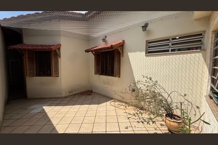 Casa para alugar com 238m², 2 quartos e 2 vagas Casa para alugar com 238m², 2 quartos e 2 vagasQuintal