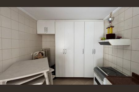 Casa para alugar com 238m², 2 quartos e 2 vagas Casa para alugar com 238m², 2 quartos e 2 vagasEdícula - Cozinha