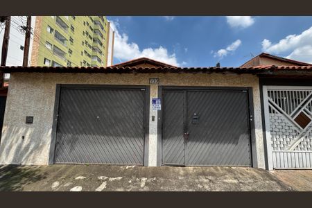 Casa para alugar com 238m², 2 quartos e 2 vagas Casa para alugar com 238m², 2 quartos e 2 vagasFachada