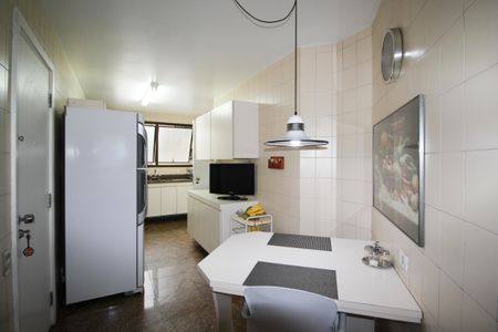 Apartamento à venda com 135m², 3 quartos e 2 vagasCozinha