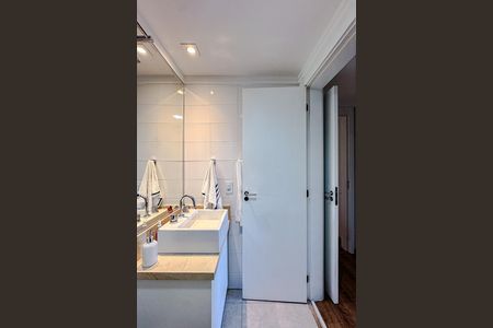 Apartamento à venda com 83m², 2 quartos e 2 vagas Apartamento à venda com 83m², 2 quartos e 2 vagasBanheiro da Suíte