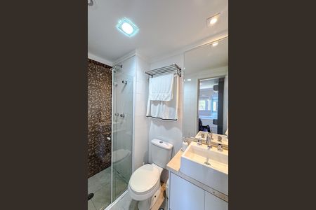 Apartamento à venda com 83m², 2 quartos e 2 vagas Apartamento à venda com 83m², 2 quartos e 2 vagasBanheiro da Suíte