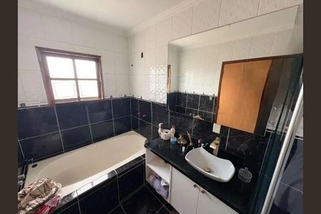 Casa para alugar com 200m², 3 quartos e 5 vagasBanheiro 4
