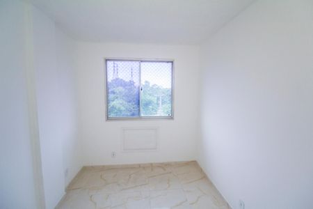 Quarto 2 de apartamento para alugar com 2 quartos, 45m² em Rocha Miranda, Rio de Janeiro