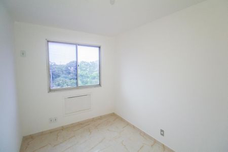Quarto 1 de apartamento para alugar com 2 quartos, 45m² em Rocha Miranda, Rio de Janeiro