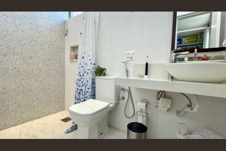 Apartamento à venda com 110m², 3 quartos e 1 vagaBanheiro da Suíte