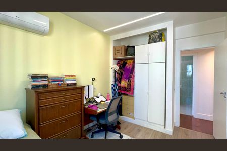 Apartamento à venda com 110m², 3 quartos e 1 vagaQuarto 2