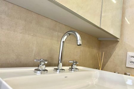 Apartamento à venda com 107m², 2 quartos e 2 vagas Apartamento à venda com 107m², 2 quartos e 2 vagasBanheiro 2 da Suíte 1