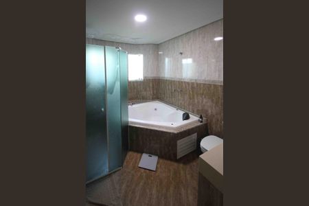 Casa para alugar com 450m², 3 quartos e 3 vagas Casa para alugar com 450m², 3 quartos e 3 vagasBanheiro da Suíte