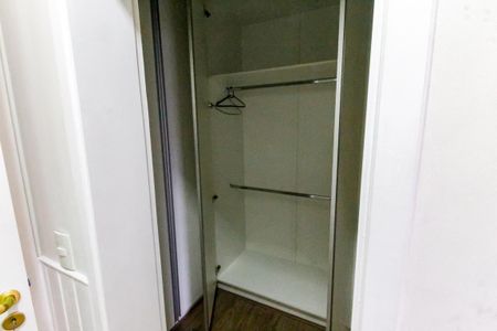 Apartamento para alugar com 213m², 3 quartos e 3 vagas Apartamento para alugar com 213m², 3 quartos e 3 vagasSuíte 2 - Armários