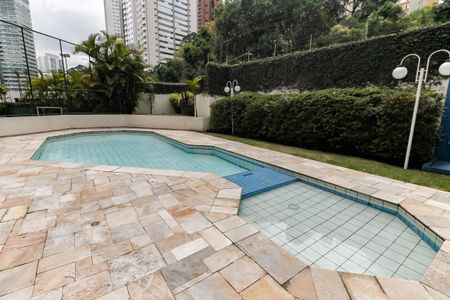 Apartamento para alugar com 213m², 3 quartos e 3 vagas Apartamento para alugar com 213m², 3 quartos e 3 vagasÁrea comum - Piscina