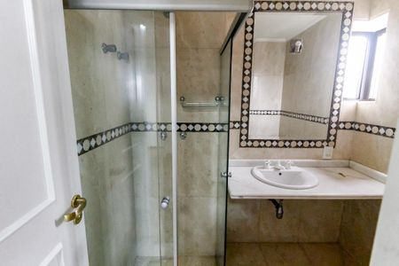 Apartamento para alugar com 213m², 3 quartos e 3 vagas Apartamento para alugar com 213m², 3 quartos e 3 vagasBanheiro da Suíte 1
