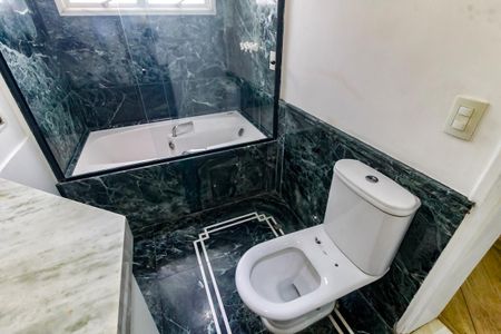 Apartamento para alugar com 213m², 3 quartos e 3 vagas Apartamento para alugar com 213m², 3 quartos e 3 vagasBanheiro da Suíte 2