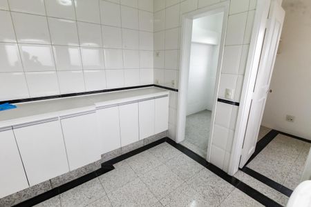 Apartamento para alugar com 213m², 3 quartos e 3 vagas Apartamento para alugar com 213m², 3 quartos e 3 vagasÁrea de Serviço