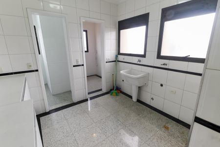 Apartamento para alugar com 213m², 3 quartos e 3 vagas Apartamento para alugar com 213m², 3 quartos e 3 vagasÁrea de Serviço