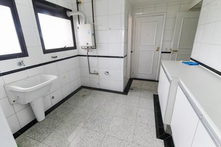 Apartamento para alugar com 213m², 3 quartos e 3 vagas Apartamento para alugar com 213m², 3 quartos e 3 vagasÁrea de Serviço