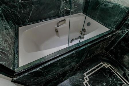 Apartamento para alugar com 213m², 3 quartos e 3 vagas Apartamento para alugar com 213m², 3 quartos e 3 vagasBanheiro da Suíte 2 - banheira