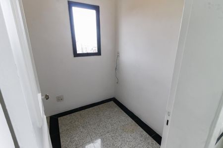 Apartamento para alugar com 213m², 3 quartos e 3 vagas Apartamento para alugar com 213m², 3 quartos e 3 vagasQuarto de Serviço