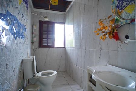 Banheiro  de casa à venda com 2 quartos, 200m² em Rubem Berta, Porto Alegre