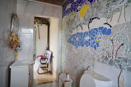 Banheiro  de casa à venda com 2 quartos, 200m² em Rubem Berta, Porto Alegre