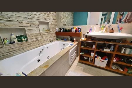 Apartamento para alugar com 272m², 4 quartos e 4 vagasBanheiro