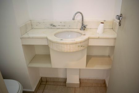 Apartamento à venda com 92m², 3 quartos e 2 vagasBanheiro da empregada