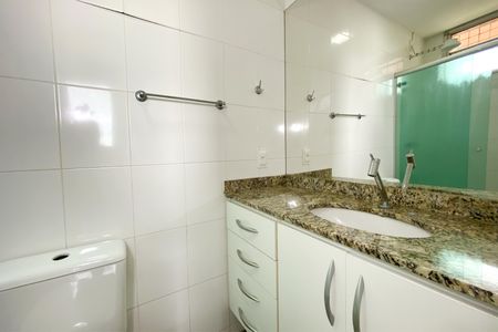 Apartamento à venda com 110m², 4 quartos e 2 vagas Apartamento à venda com 110m², 4 quartos e 2 vagasBanheiro da Suíte