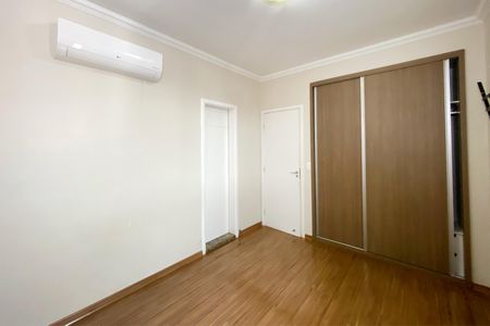 Apartamento à venda com 110m², 4 quartos e 2 vagas Apartamento à venda com 110m², 4 quartos e 2 vagasSuite