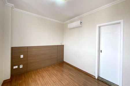 Apartamento à venda com 110m², 4 quartos e 2 vagas Apartamento à venda com 110m², 4 quartos e 2 vagasSuite
