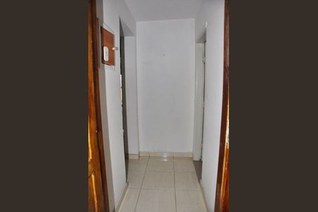 Detalhe - Corredor de casa para alugar com 1 quarto, 50m² em Jardim Monjolo, São Paulo