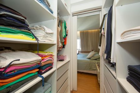 Apartamento à venda com 126m², 3 quartos e 3 vagas Apartamento à venda com 126m², 3 quartos e 3 vagasCLOSET QUARTO1