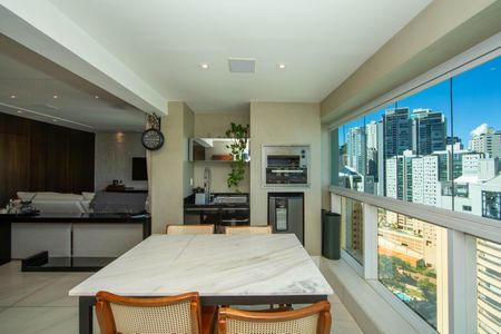 Apartamento à venda com 126m², 3 quartos e 3 vagas Apartamento à venda com 126m², 3 quartos e 3 vagasVARANDA