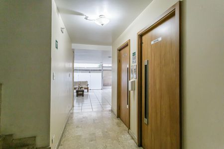Apartamento para alugar com 73m², 2 quartos e sem vagaHall social