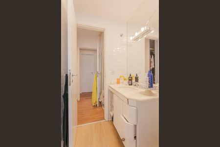Apartamento à venda com 100m², 2 quartos e 2 vagas Apartamento à venda com 100m², 2 quartos e 2 vagasBanheiro da Suíte
