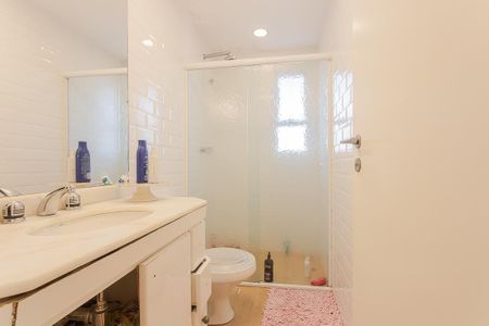 Apartamento à venda com 100m², 2 quartos e 2 vagas Apartamento à venda com 100m², 2 quartos e 2 vagasBanheiro da Suíte