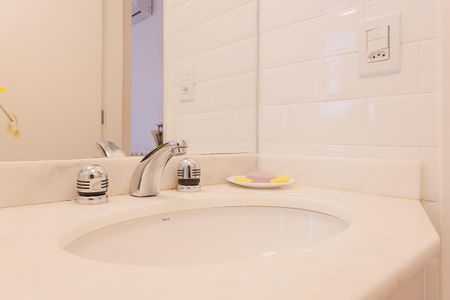 Apartamento à venda com 100m², 2 quartos e 2 vagas Apartamento à venda com 100m², 2 quartos e 2 vagasBanheiro