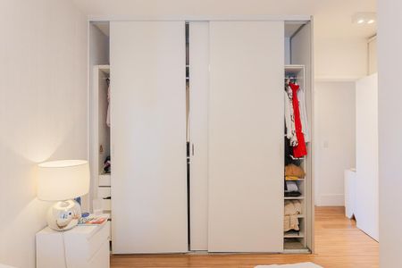 Apartamento à venda com 100m², 2 quartos e 2 vagas Apartamento à venda com 100m², 2 quartos e 2 vagasSuíte