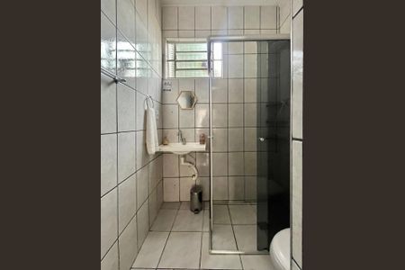 Banheiro  de kitnet/studio para alugar com 1 quarto, 23m² em Vila Lemos, Campinas