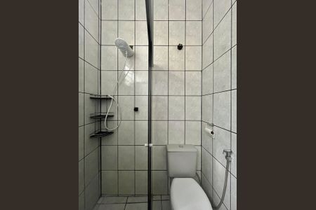 Banheiro de kitnet/studio para alugar com 1 quarto, 23m² em Vila Lemos, Campinas