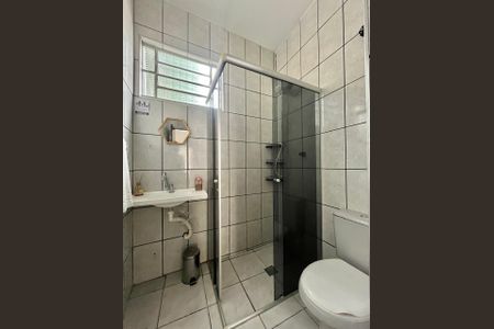 Banheiro de kitnet/studio para alugar com 1 quarto, 23m² em Vila Lemos, Campinas